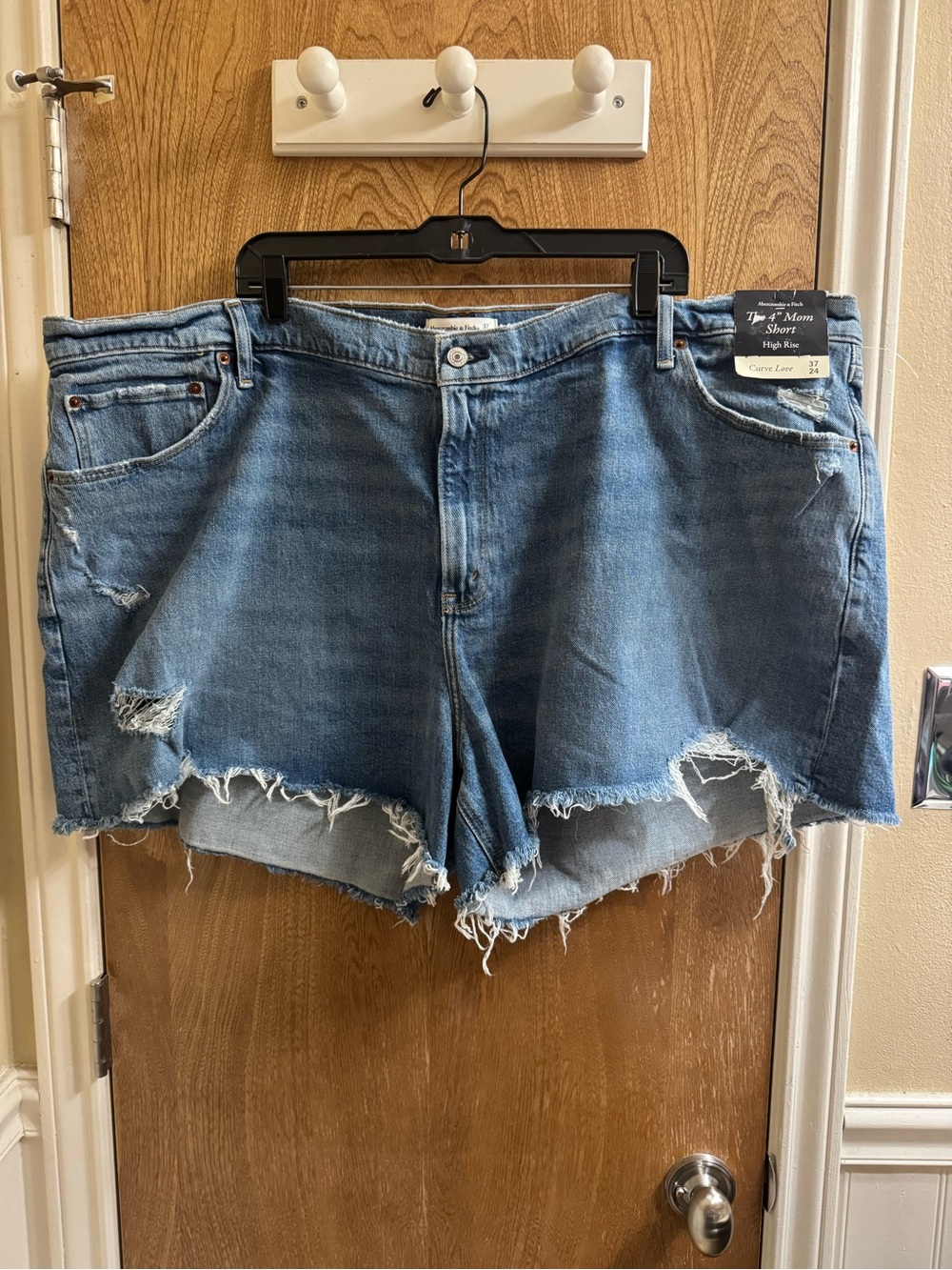 Abercrombie & Fitch Plus 4” Mom Jean Shorts High Rise Distressed 37/24 (24)